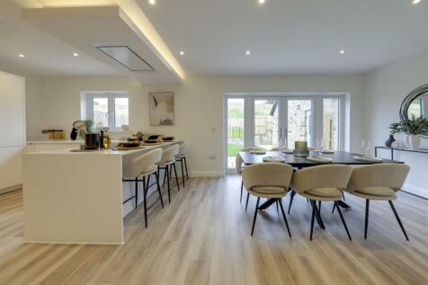 Open Plan Kitchen / Dining / Family ALT