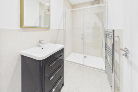 CAM04825G0-PR0117-STILL011