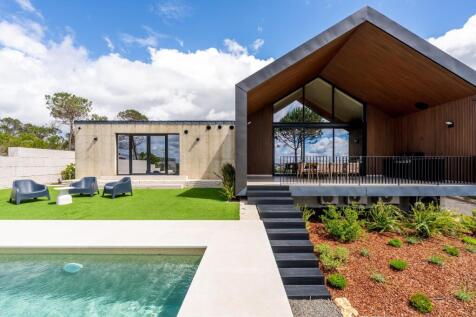 Contemporary Three-Bedroom Villa Combining Design,