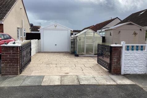 Driveway/Garage