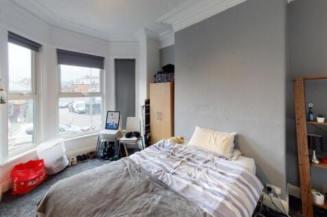 Queens Road, Hyde Park, Leeds LS6 1HU photo 5