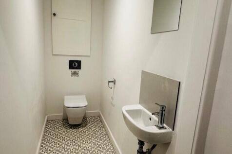 Cloakroom/wc