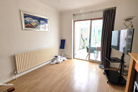 2 Bedroom Ground Floor Maisonette for sale Avonda