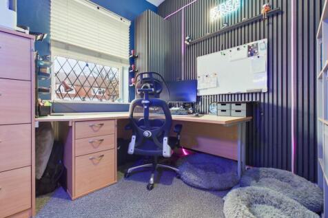 CAM03729G0-PR0174-STILL007