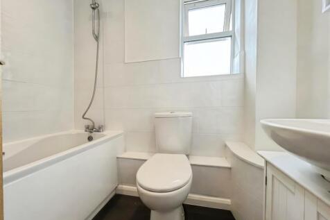 Wedgewood Drive, Church Langley, Harlow, Essex, CM17 photo 5