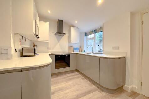 Pond Close, Patchway, Bristol, Gloucestershire, BS34 photo 3