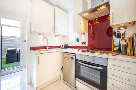 2 bed, 1 bath Maisonette in London - Photo 5