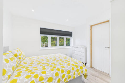 CAM01984G0-PR0530-STILL008