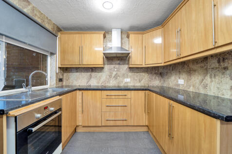 Raywood Close, Hayes, Hillingdon photo 4