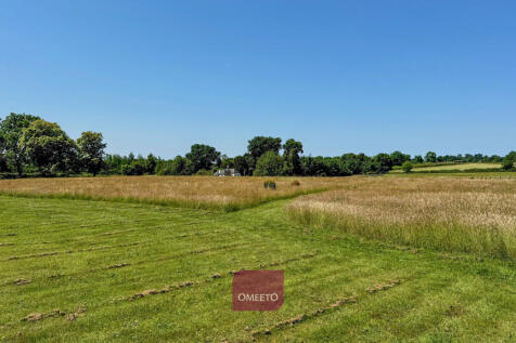 18 Acre estate with countryside walks