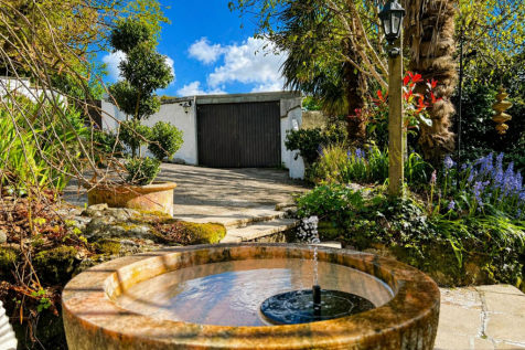Garage &amp; Gardens