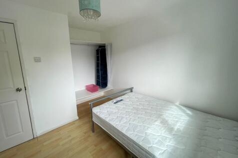 Bedroom 5 (2)