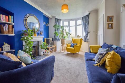 Lounge to front