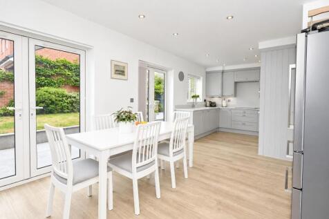 Kitchen/ dining room