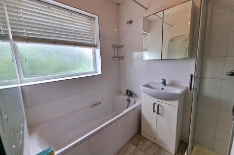 Bathroom 1.jpg