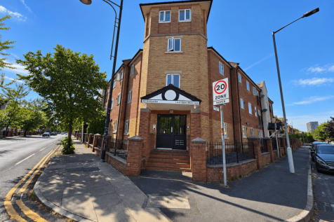 4 bedroom Flat for rent
