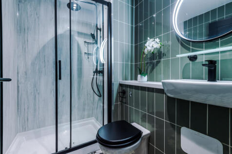 6 Capricorn Way, Bathroom 1