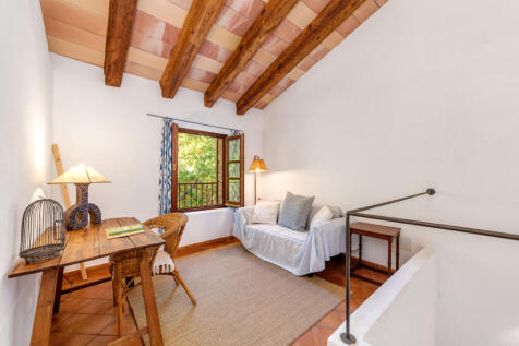 Charming lounge area on the upper floor