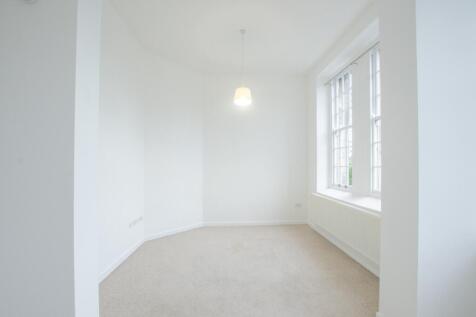 9 Royffe Way  E TPS Bodmin 01208 74182-13