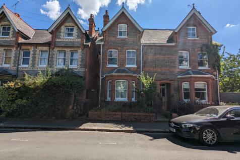 1-bed flat on New Road, Reading, Berkshire, RG1, £800/mo