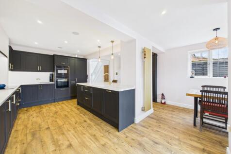 CAM03162G0-PR0321-STILL004