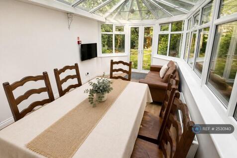 Dining Table &amp; Lounge