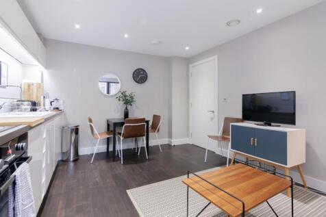 LOUNGE/KITCHEN