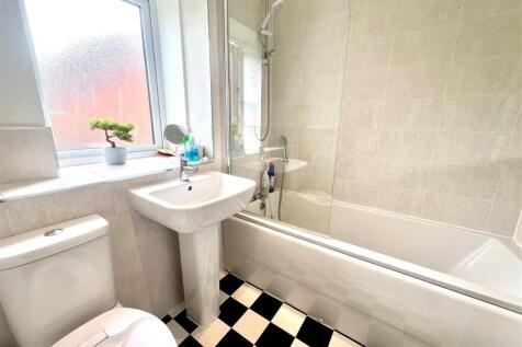 bathroom 1.jpg