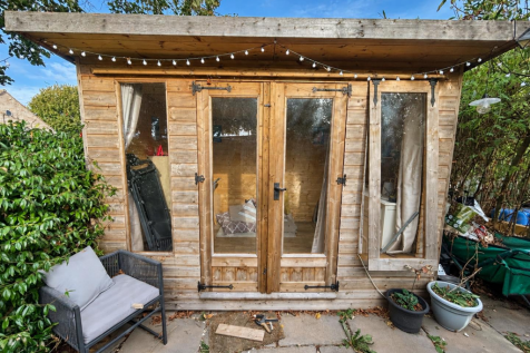SUMMERHOUSE