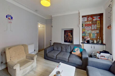 54-manor-drive-living-room
