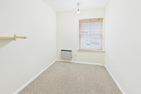 CAM02519G0-PR0356-STILL008