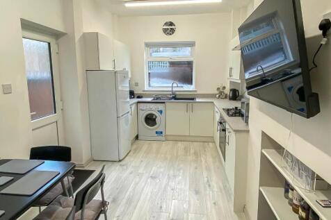 Kitchen /Dining Area