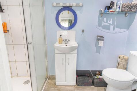 Grnd En Suite Shower
