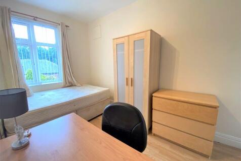 Three Bed Student Flat - £99 pppw plus bills, Shaftesbury Grove, Heaton photo 3