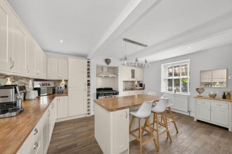 OPEN-PLAN DINING KITCHEN