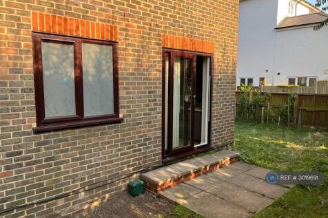Bowles Hall, Brentford, TW8 photo 4