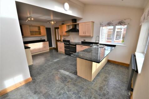 KITCHEN / DINER