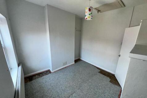 Rear Bedroom (2).JPG