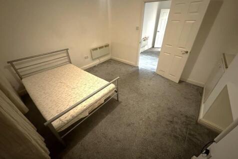 Studio flat to rent, Bertram Street