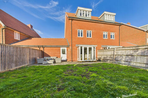 CAM03852G0-PR0483-STILL015