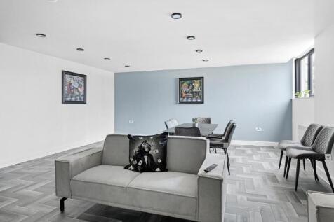 Studio house on Graduation House, High Road, Chilwell, Nottinghamshire, £780/mo
