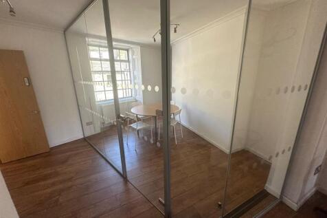 Office to rent Image 4