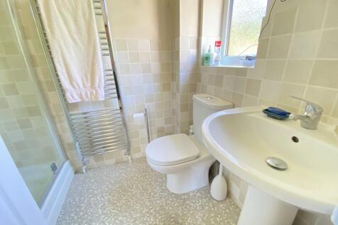 Ensuite shower ro...