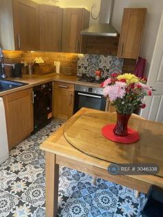 Shaw Drive, Walton On Thames, KT12 photo 5