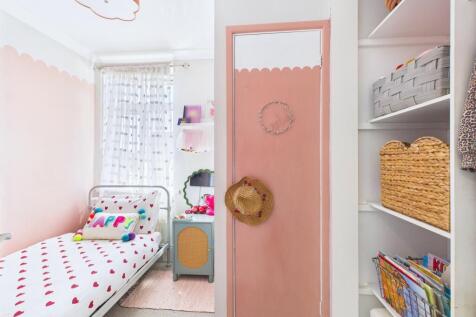 CAM01909G0-PR0330-STILL028