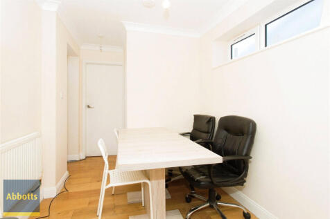 Studio house on Hereward Close, £700/mo