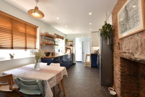 Kitchen/ Breakfast Room