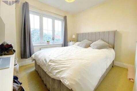 Fircroft Road, Englefield Green, Egham, Surrey, TW20 photo 4