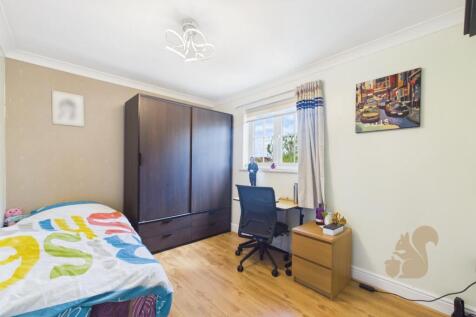 Woden Bedroom.jpg