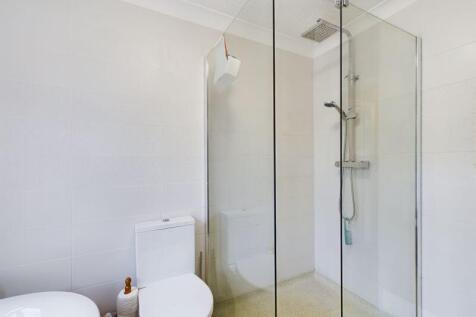 Family Bath &amp; Shower Room